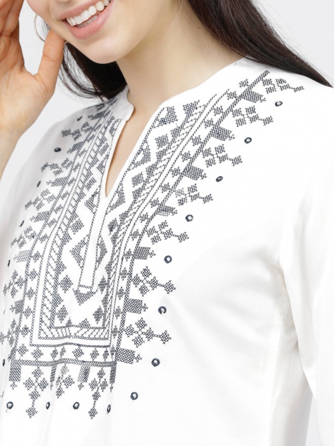 Vishudh Women Off White Printed Straight Kurtas 