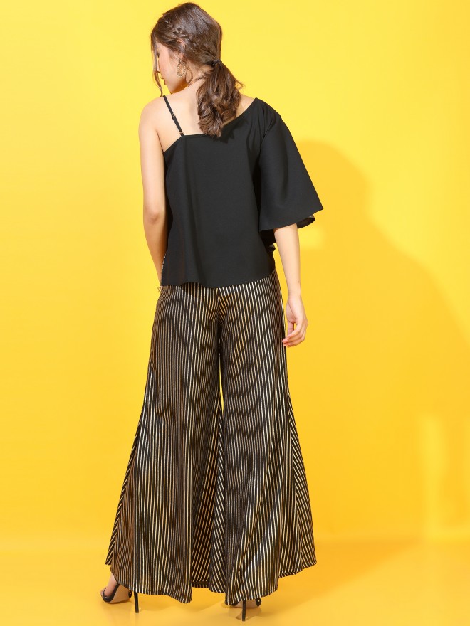 As chic as can be. These high waisted wide leg pants are a new and edgy  touch on an old favorite! We love t… | Lace top outfits, Black lace crop top ,