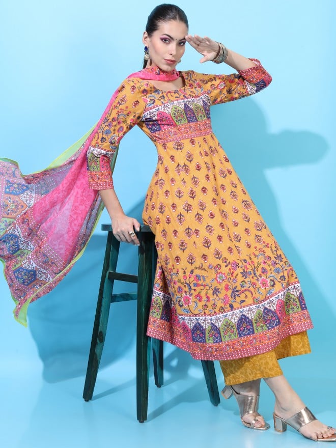 Vishudh Women Mustard Printed Kurta Sets 