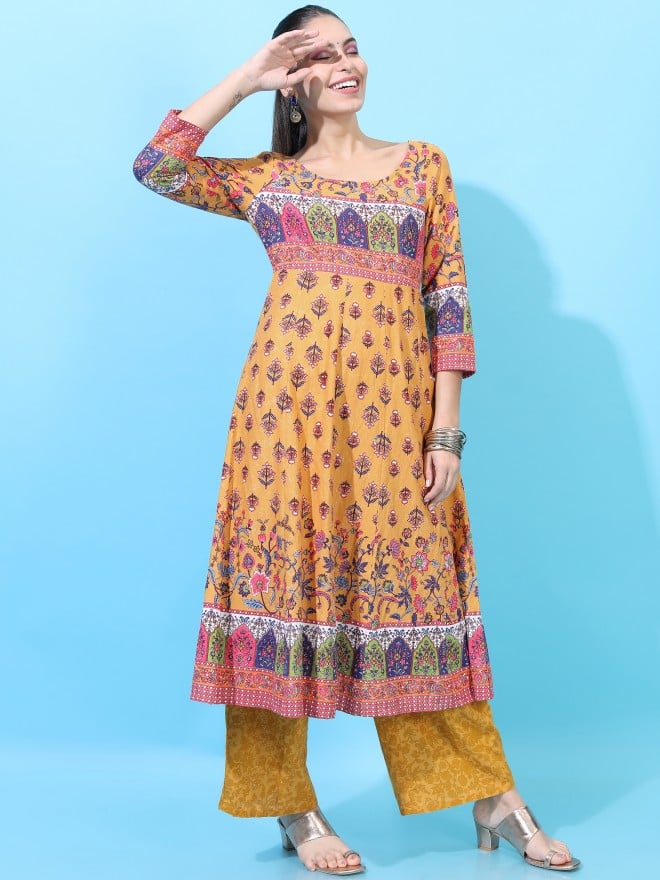 Vishudh Women Mustard Printed Kurta Sets 