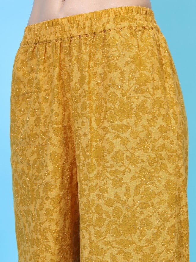 Vishudh Women Mustard Printed Kurta Sets 