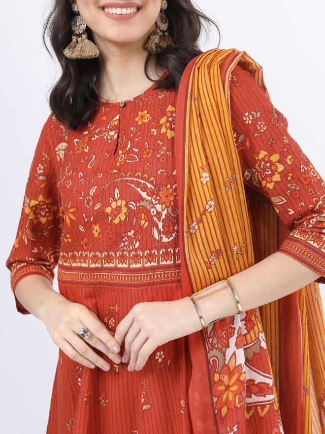 Vishudh Women Terracotta Printed Kurta Sets 