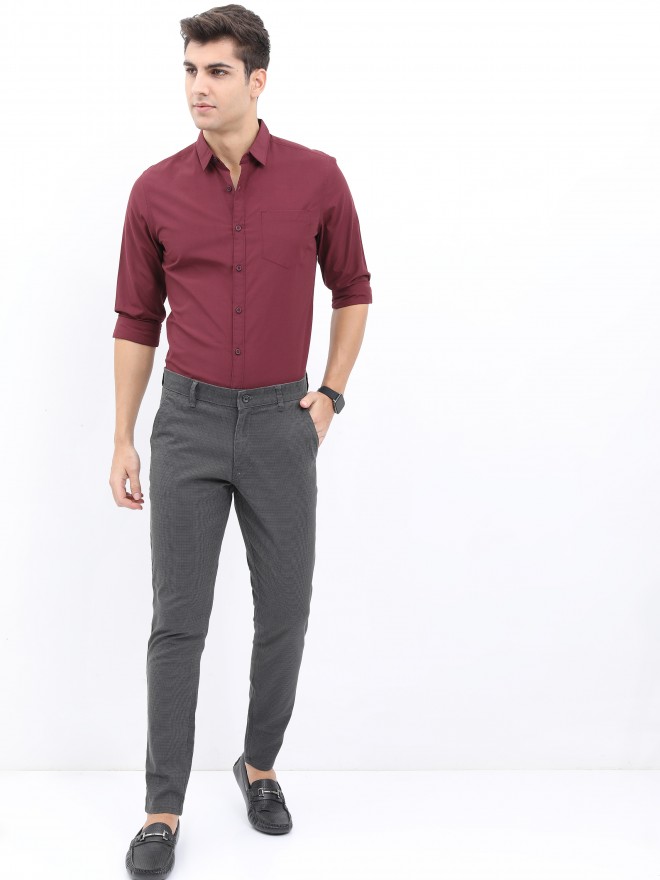 Plain maroon shirt paired with black trousers and black silk tie. You can  pair black formal shoes and bl… | Black dress shirt men, Shirt outfit men, Black  pants men