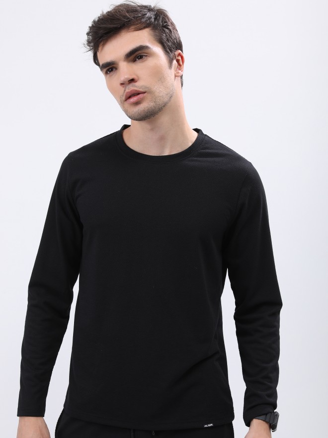 Buy Highlander Structured Black Solid Round Neck T-Shirt for Men Online ...