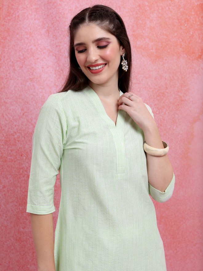 Vishudh Women Green  Kurta Sets 