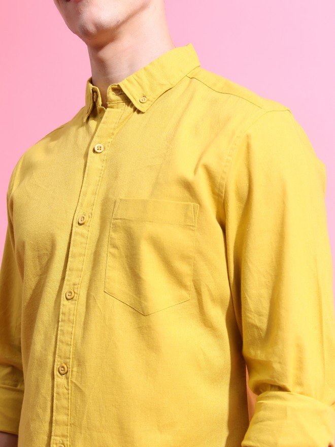 Highlander Men Mustard Solid Slim Fit Casual Shirts 