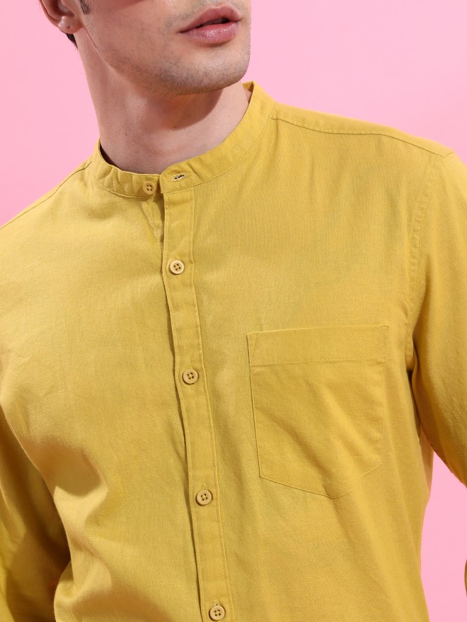 Highlander Men Mustard Solid Slim Fit Casual Shirts 