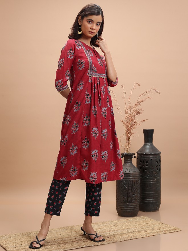 Ketch Women Red Printed Kurta Sets 