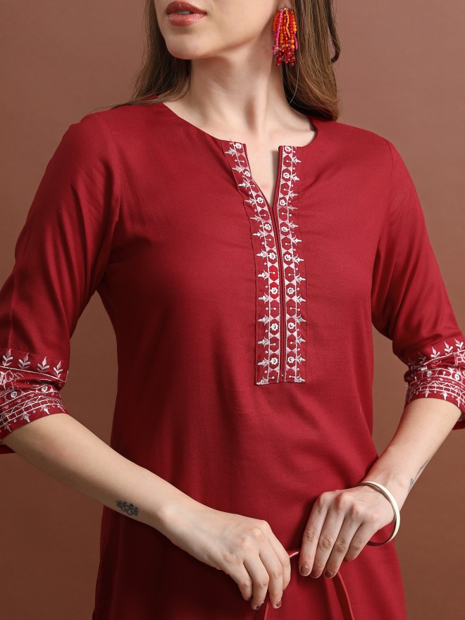 Vishudh Women Red Woven Design Straight Kurtas 