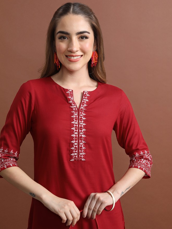 Vishudh Women Red Woven Design Straight Kurtas 