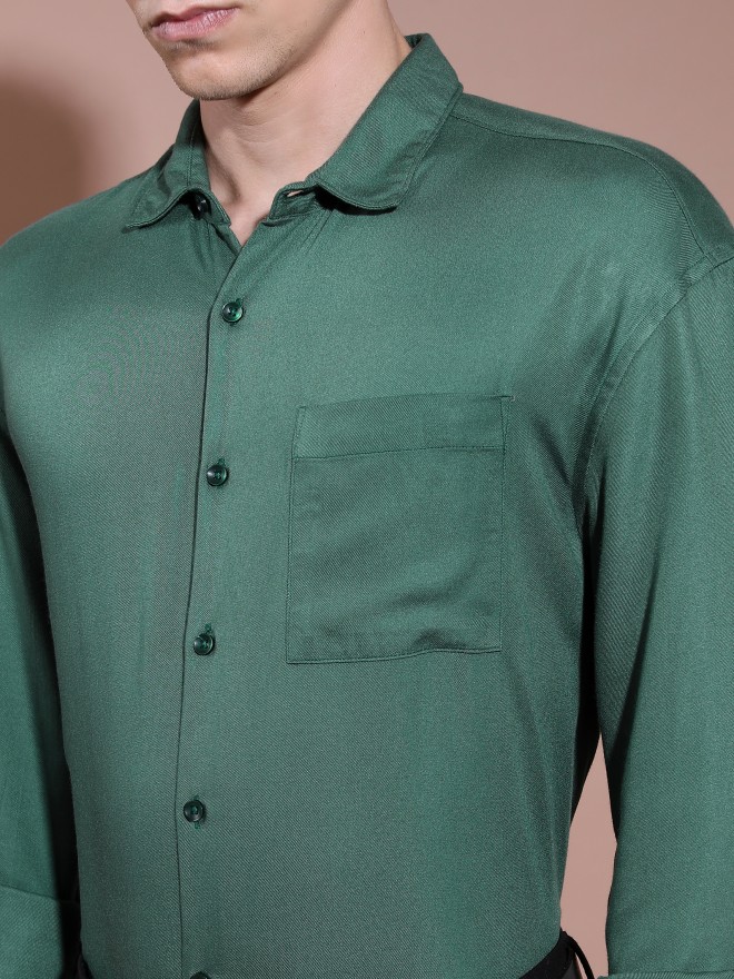 Highlander Men Green Solid Oversized Fit Casual Shirts 