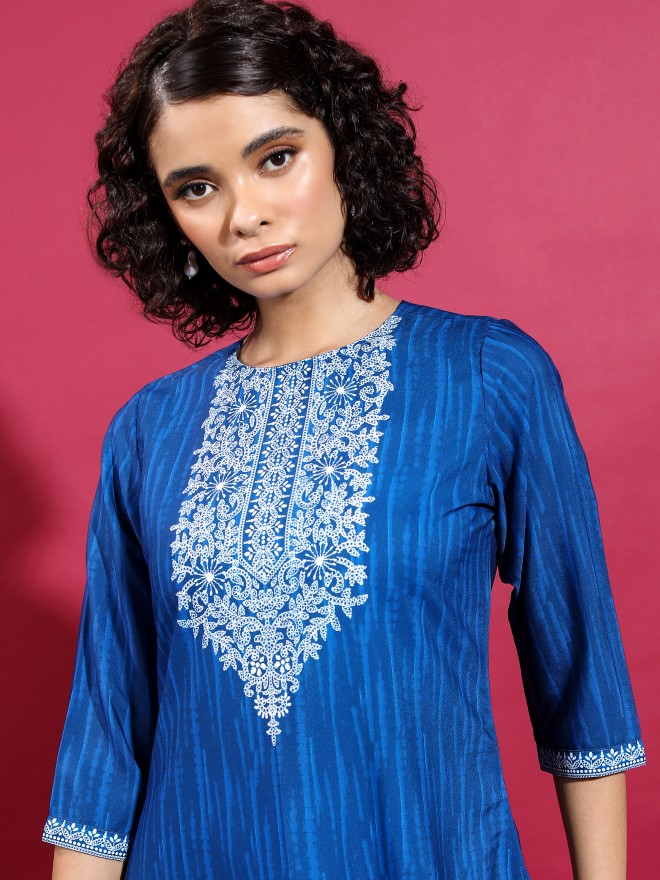 Vishudh Women Blue Printed Straight Kurtas 