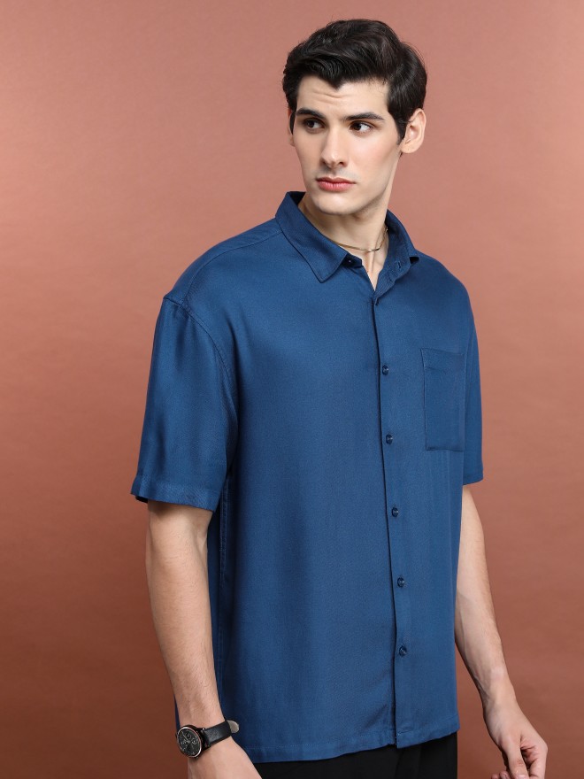 Highlander Men Blue Solid Oversized Fit Casual Shirts 