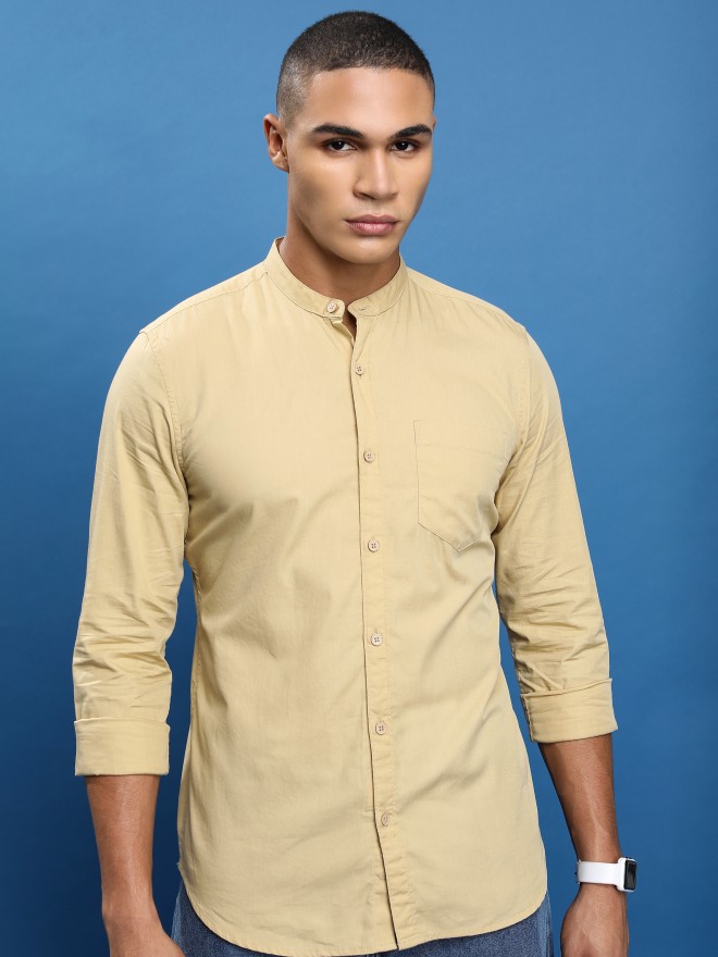 Highlander Men Beige Solid Slim Fit Casual Shirts 