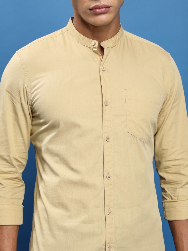 Highlander Men Beige Solid Slim Fit Casual Shirts 