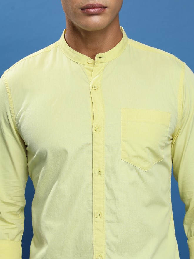 Highlander Men Yellow Solid Slim Fit Casual Shirts 