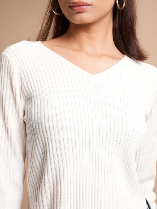 Tokyo Talkies Women White V-Neck Sweaters 