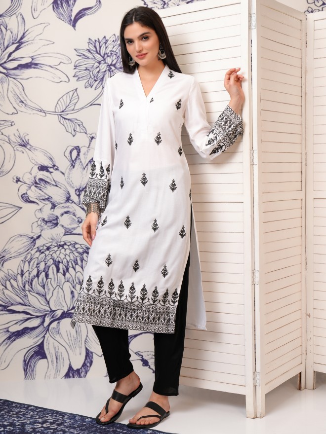 Vishudh Women White Embroidered Straight Kurta