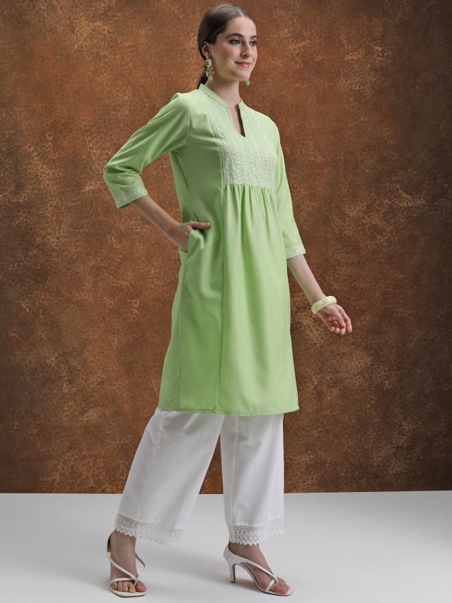 Vishudh Women Green Embroidered Straight Kurtas 