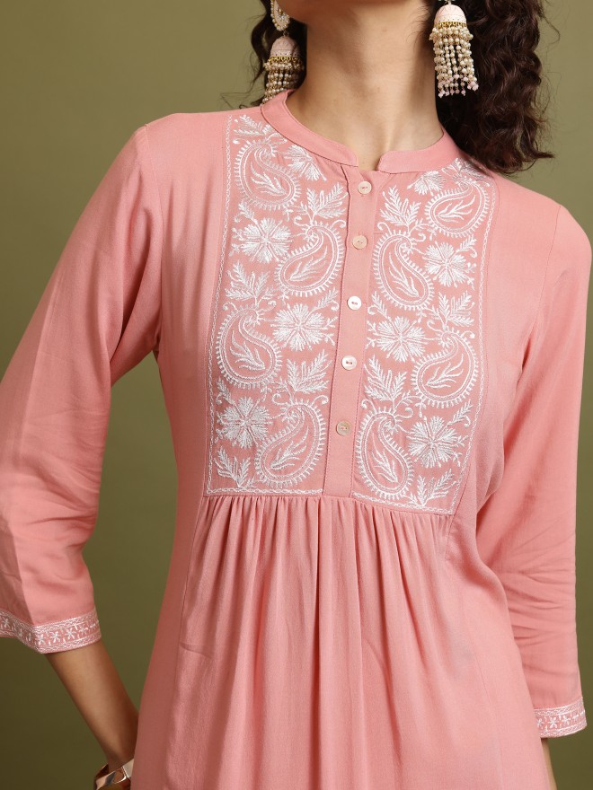 Vishudh Women Peach Embroidered Straight Kurtas 