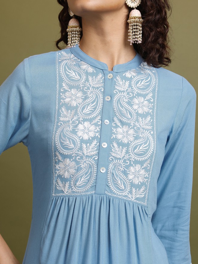 Vishudh Women Blue Embroidered Straight Kurtas 