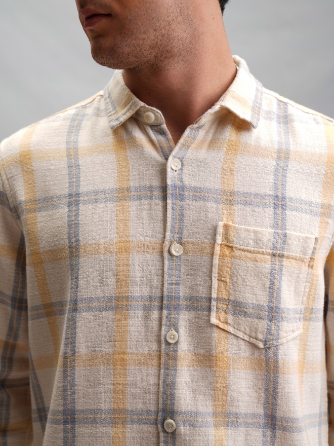 Locomotive Men Cream Checked Regular Fit Casual Shirts 