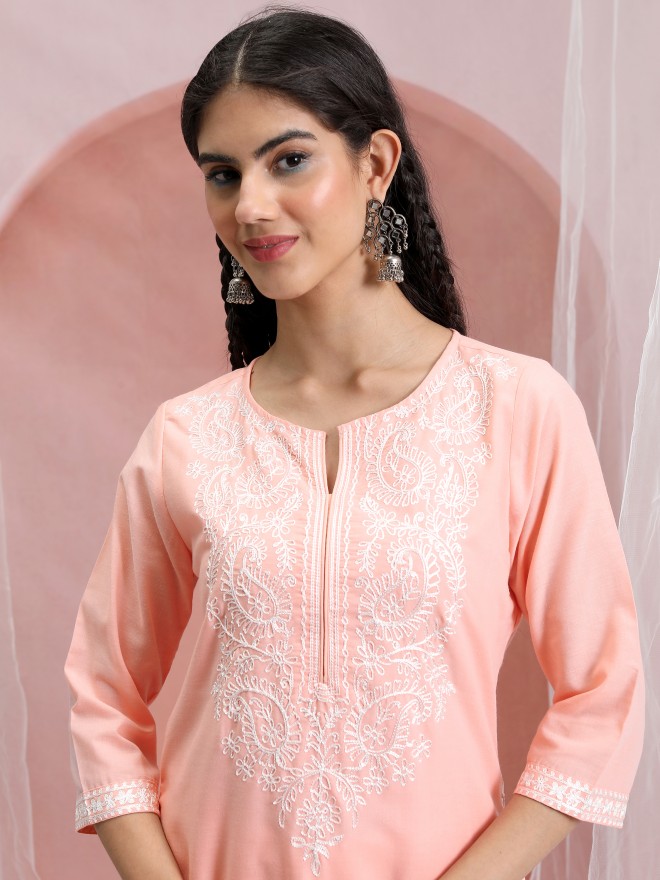 Vishudh Women Peach Embroidered Straight Kurtas 