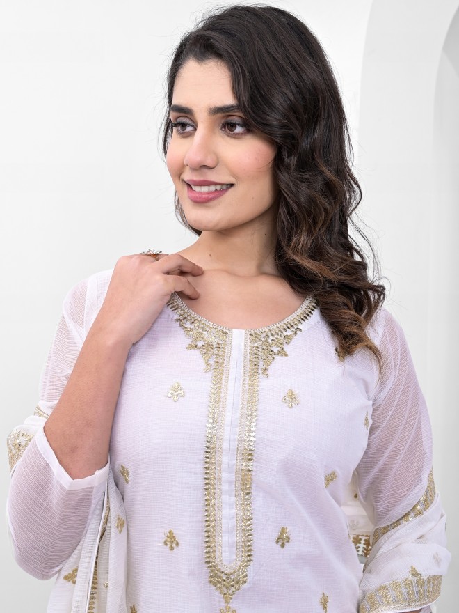 Vishudh Women White Embroidered Kurta Sets 