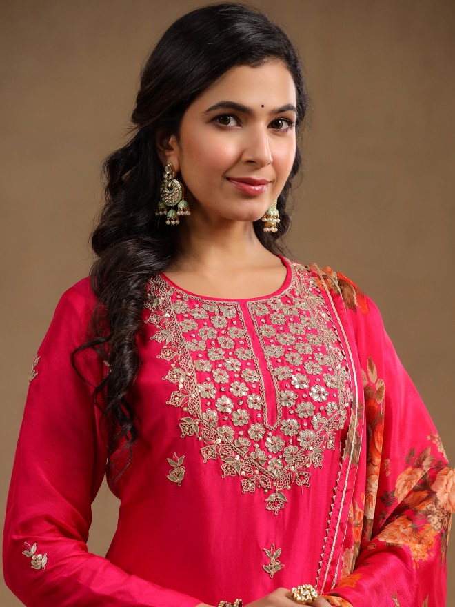 Vishudh Women Pink Embroidered Kurta Sets 