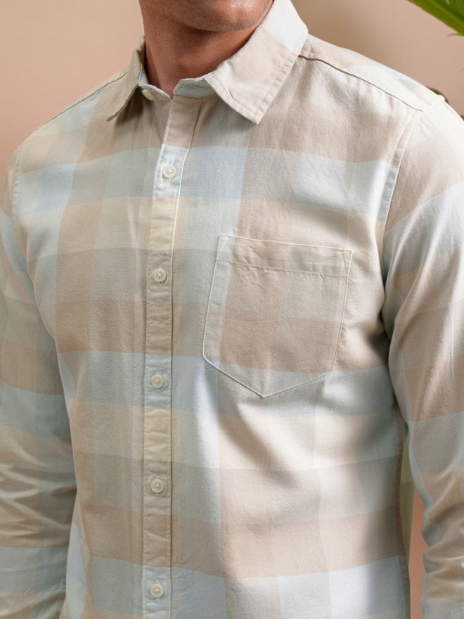 Locomotive Men Blue Checked Regular Fit Casual Shirts