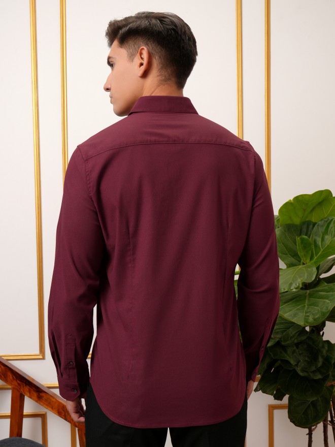 Locomotive Men Maroon Solid Slim Fit Casual Shirts 