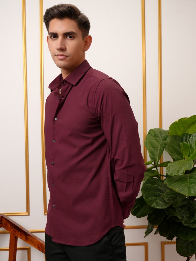 Locomotive Men Maroon Solid Slim Fit Casual Shirts 