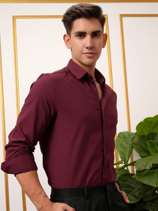 Locomotive Men Maroon Solid Slim Fit Casual Shirts 