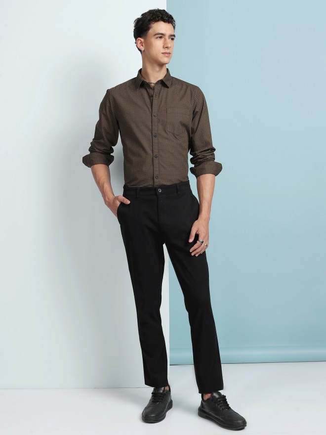 Highlander Men Black Tapered Fit Solid Chinos