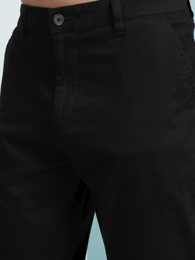 Highlander Men Black Tapered Fit Solid Chinos