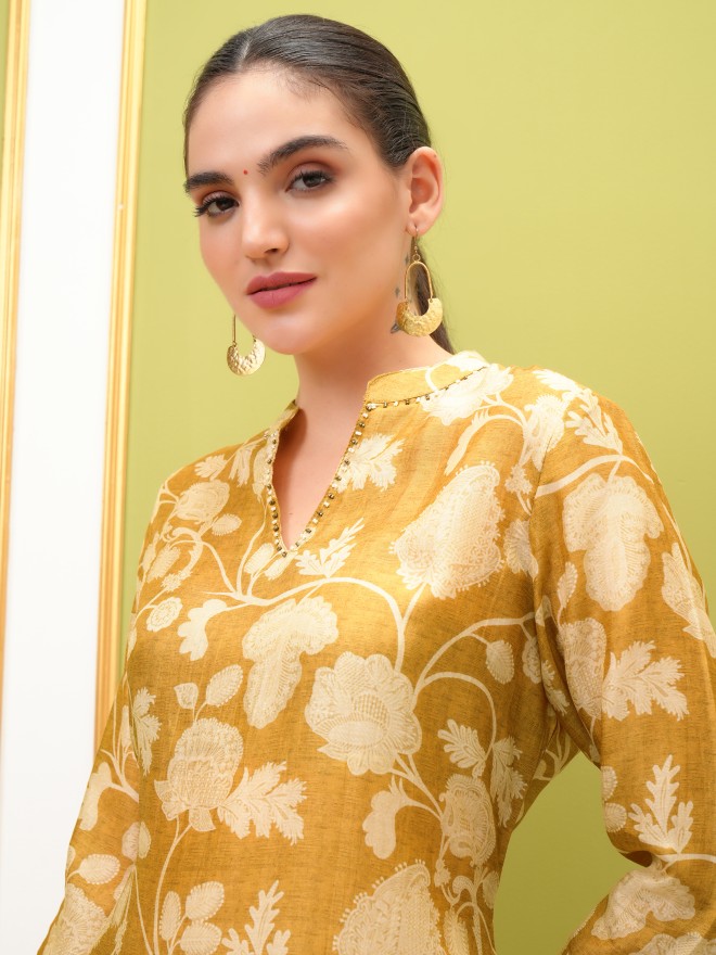 Vishudh Women Mustard Printed Straight Kurtas