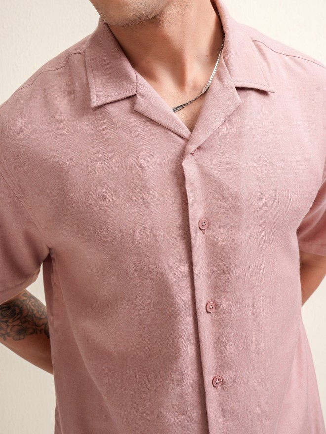 Locomotive Premium Men Pink Solid Relaxed Fit Casual Shirt