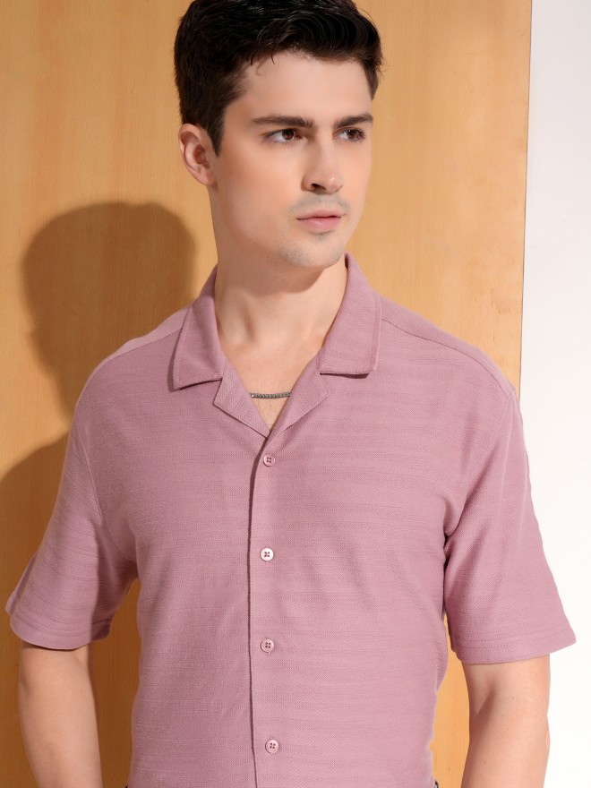 Highlander Men Pink Solid Relaxed Fit Casual Shirt