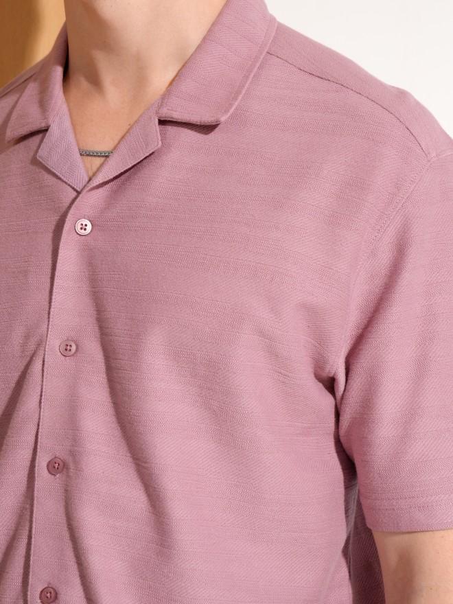 Highlander Men Pink Solid Relaxed Fit Casual Shirt