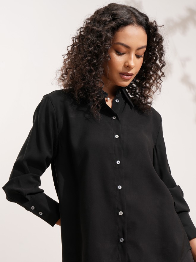 Buy Tokyo Talkies Black Solid Regular Fit Casual Shirt for Women Online ...